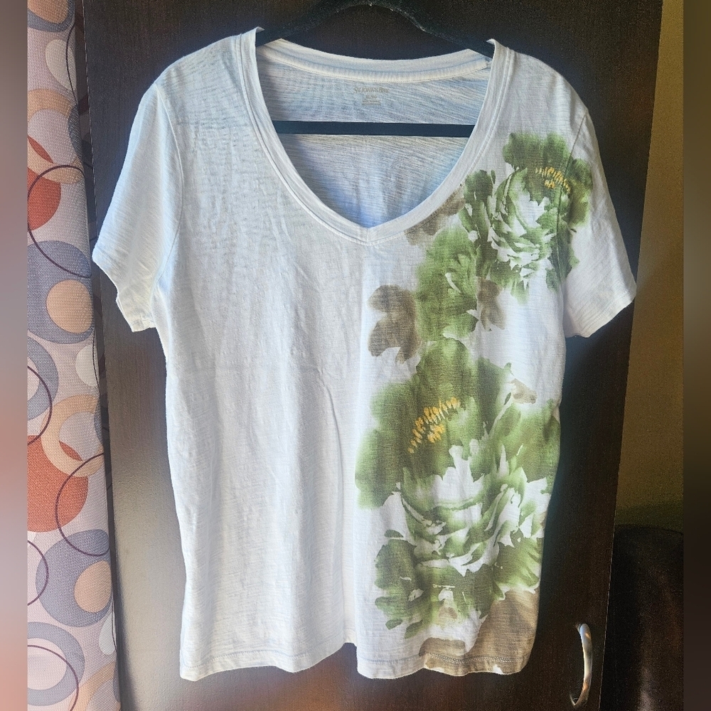 St. John's Bay White and Green Floral Short Sleeve Top Size XL